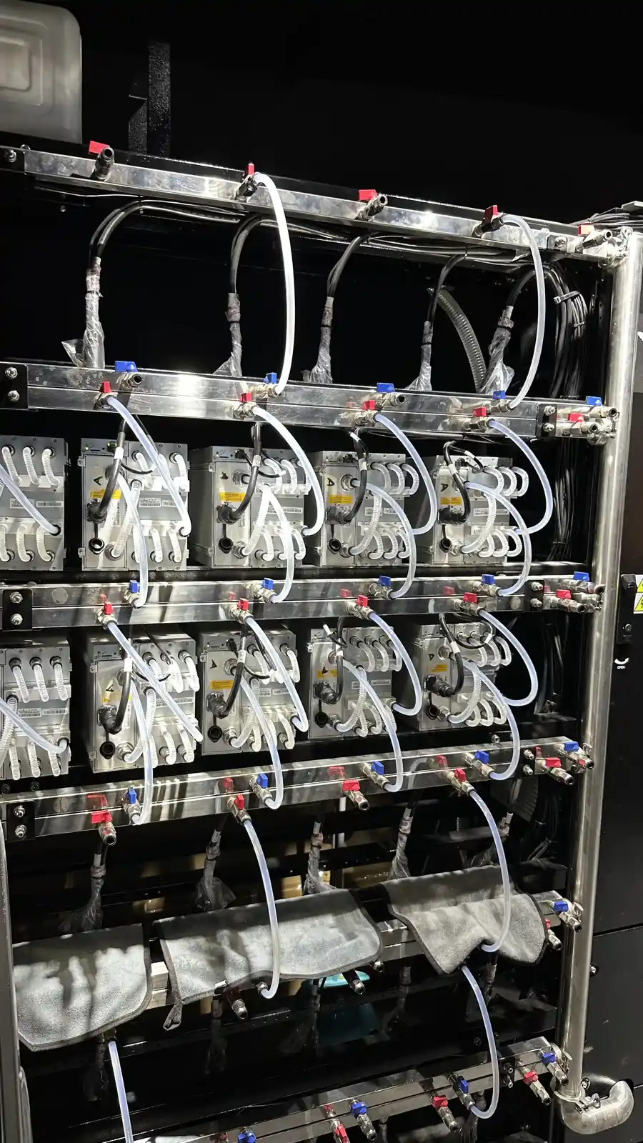 Immersion cooling rack